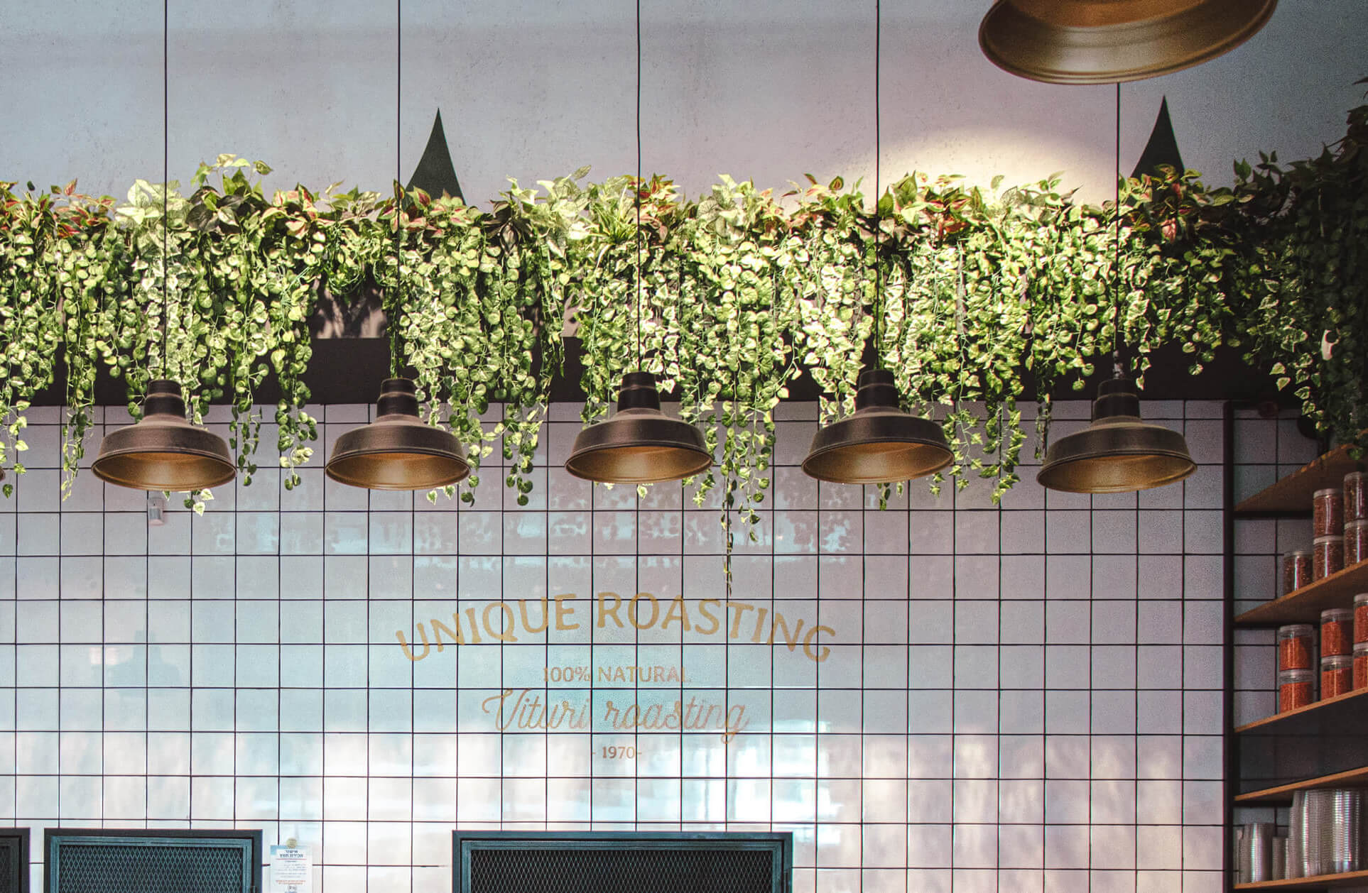 Typography for the wall in Vituri store